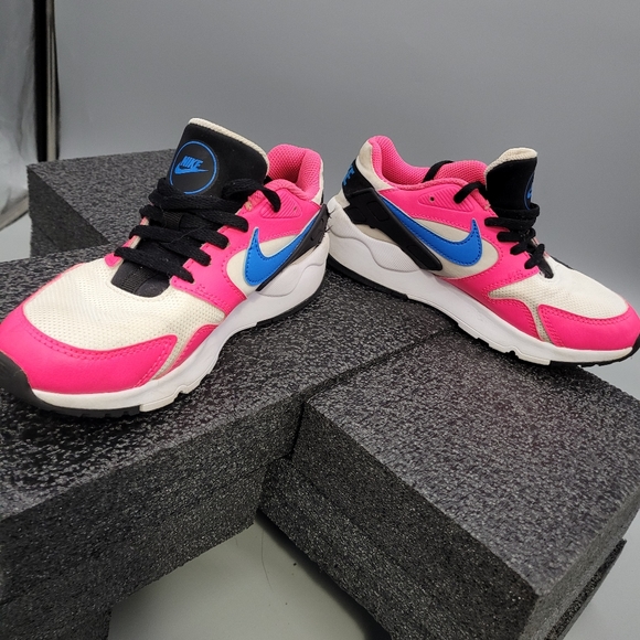 Nike Other - NIKE LD VICTORY AT5604 100 White Photo Blue Black Size 3.5 Youth